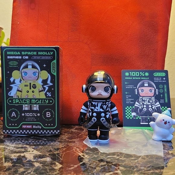POP MART Other - POP MART Mega Space Molly 100% Series 02 Meilin Panda PVC ABS PC Boxed Figure